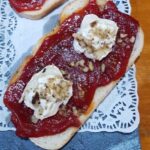 Tosta santa (pimiento de piquillo queso de cabra)