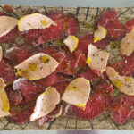 Carpaccio de solomillo con micuit