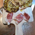 Alcachofas con micuit y jamón ibérico